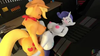 Applejack bucks Rarity’s apple